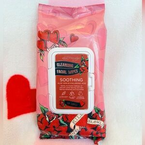 Ed Hardy Cleansing Facial Wipes 💘 60 Wipes NWT!